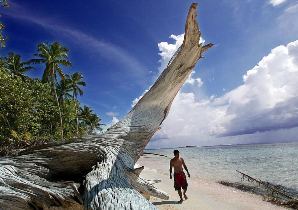 travel to tuvalu