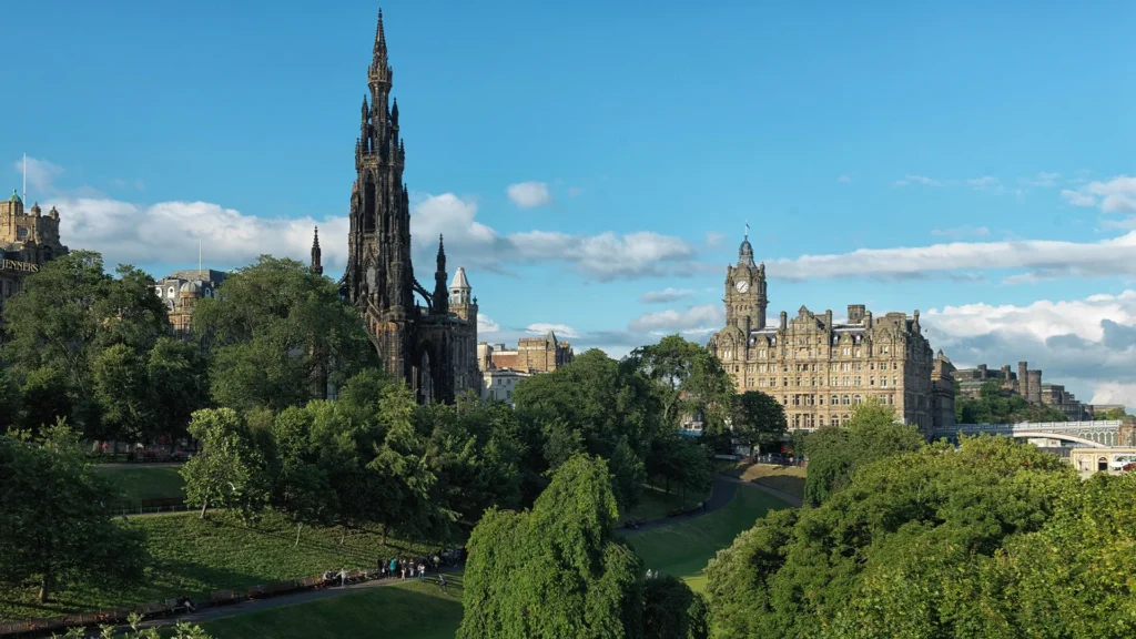 10 Best Hotels in Edinburgh for a Magical Vacation! 4 best hotels in Edinburgh