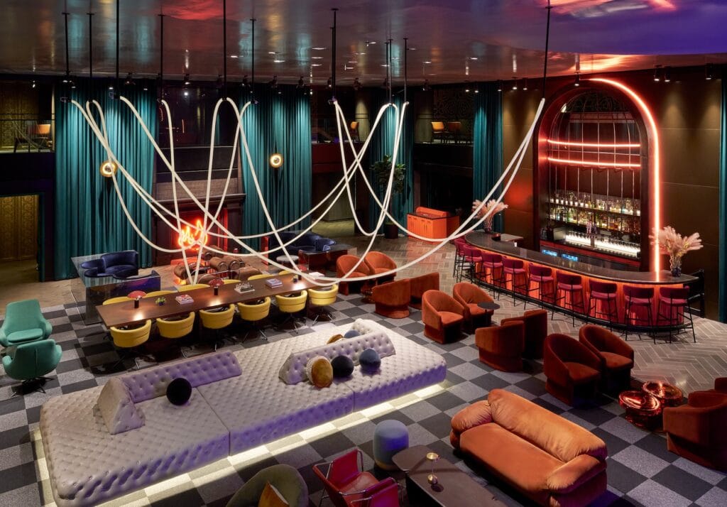 Paramount Bar & Grill