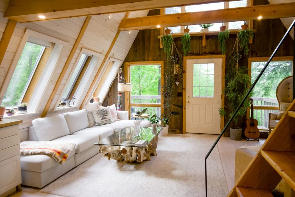 Brian Chesky Story Airbnb: From Couch Surfing to Global Hospitality Empire