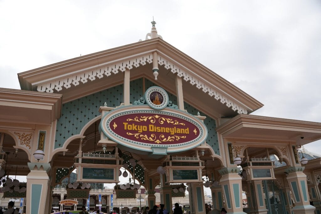 Dollywood Theme Park: A 2025 Family Guide to
