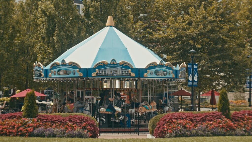 Dollywood Theme Park: A 2025 Family Guide to Rides, Shows, and Smoky Mountain