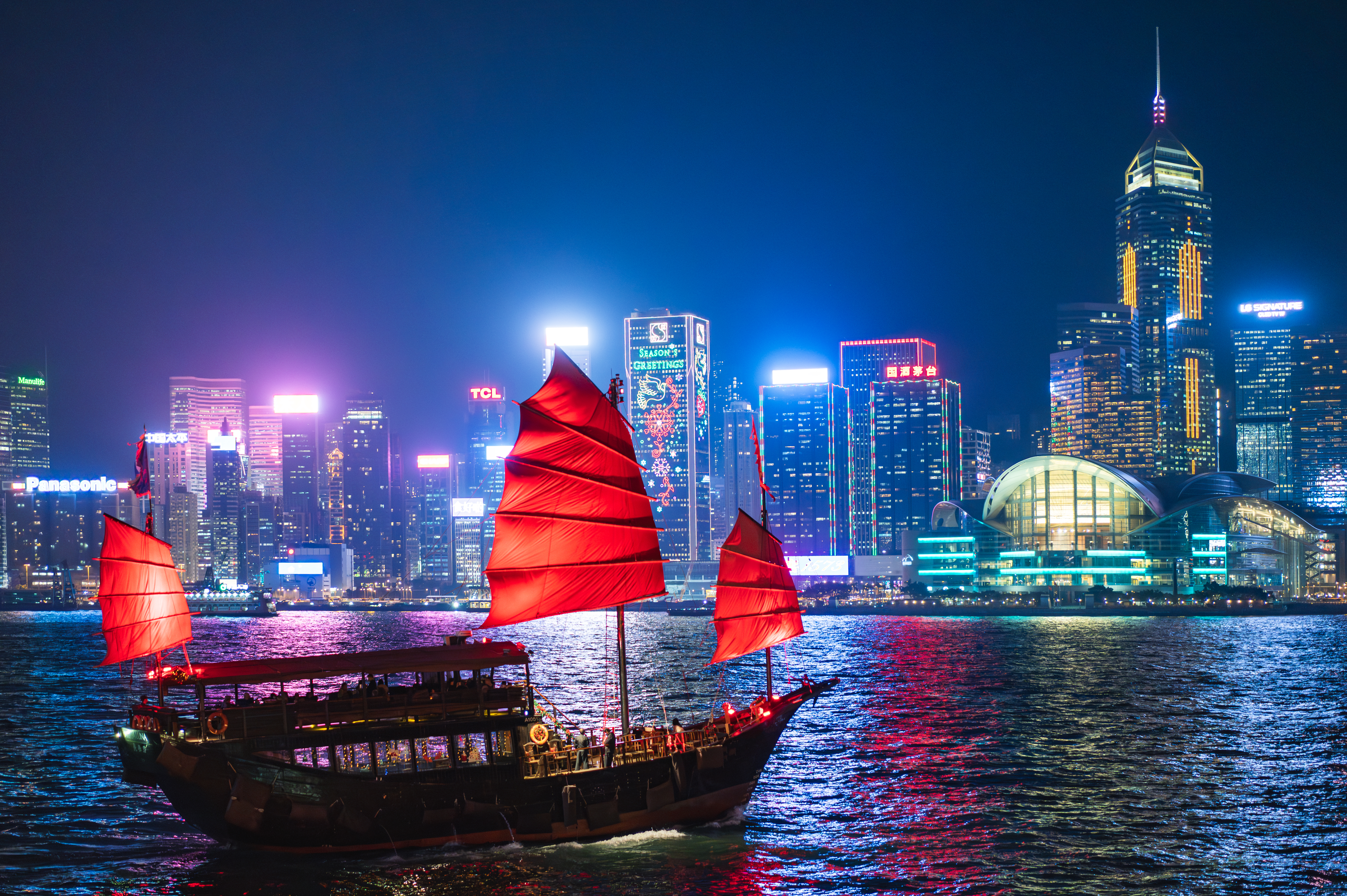 Discover the 11 Best Tourist Spots in Hong Kong Island