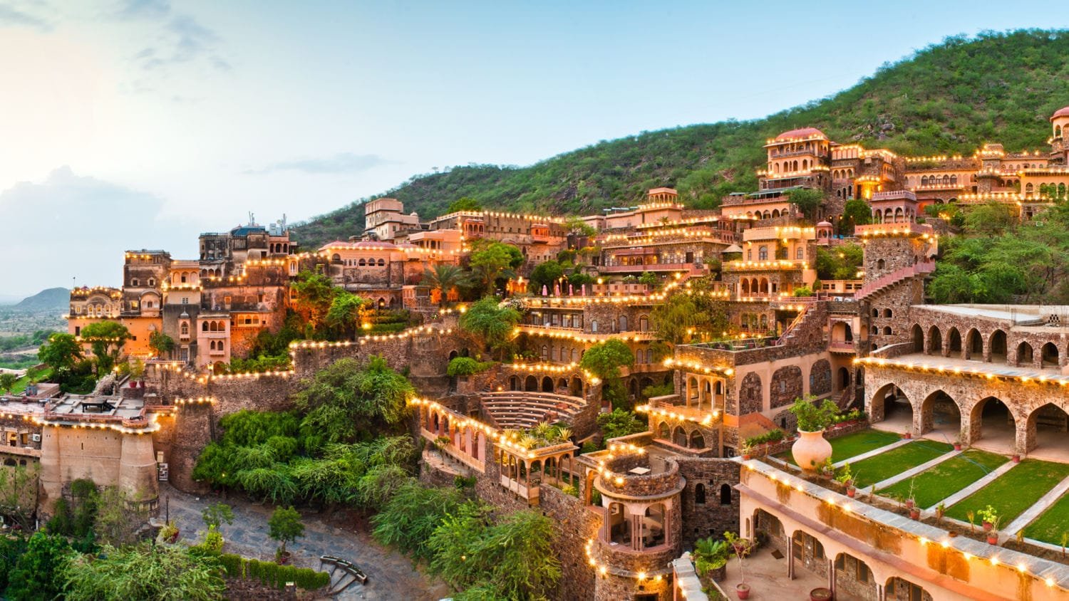 Facade Premises Neemrana Fort Palace palace hotel in Rajasthan 14 4 d55b91