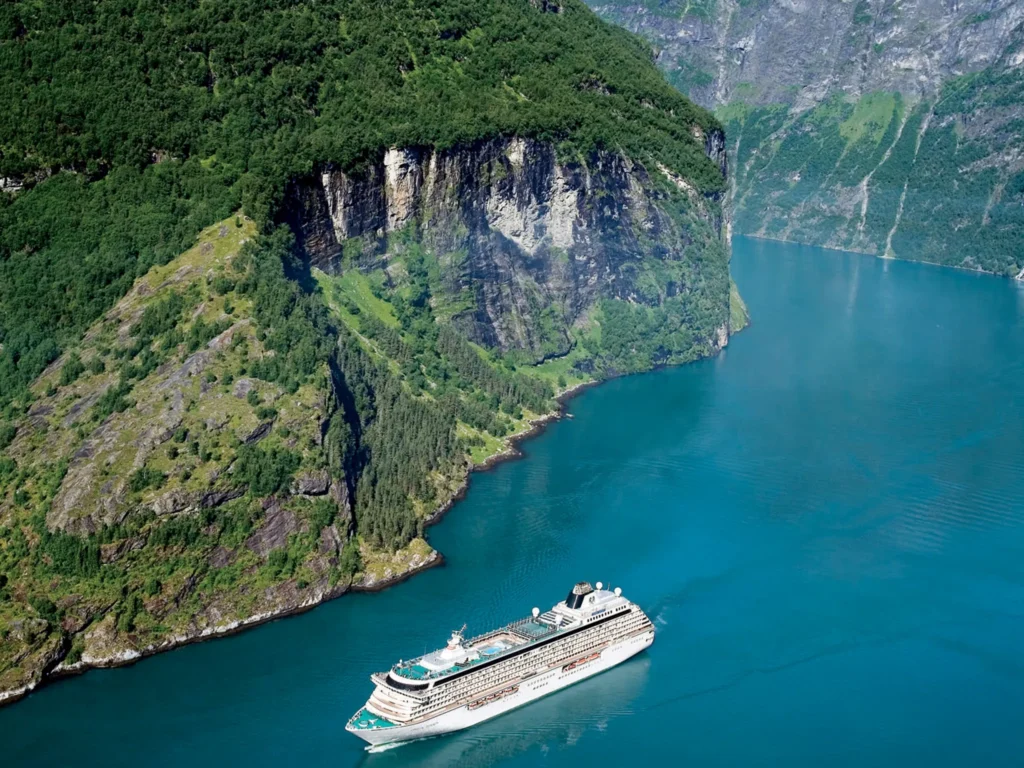 13 World’s Best Cruise Ship Ranked by Luxury Experience 7 Crystal Serenity – Crystal Cruises