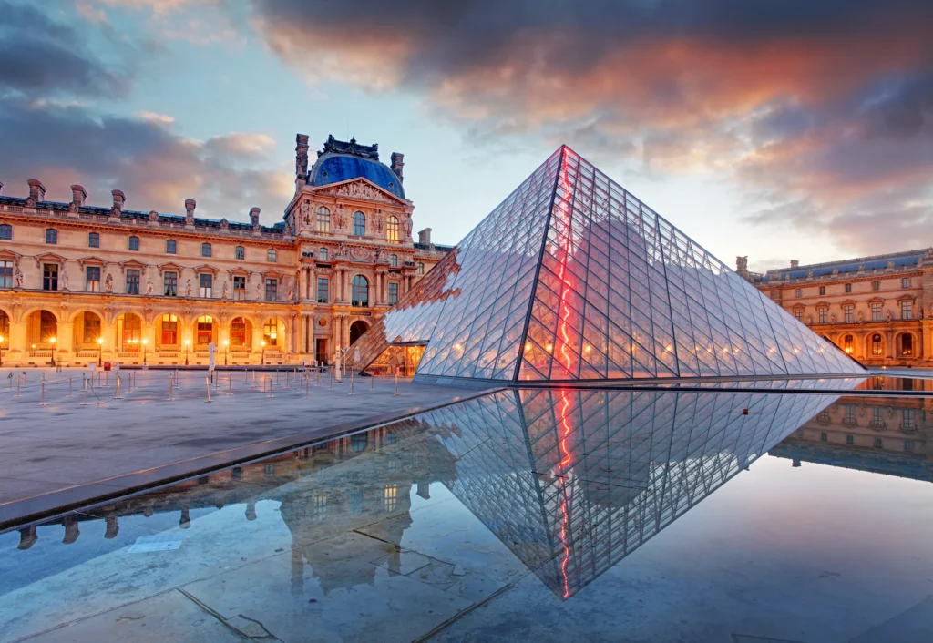 9 Romantic Places in Paris: Stunning, Timeless Spots Every Couple Will Love 8 Romance at the Louvre