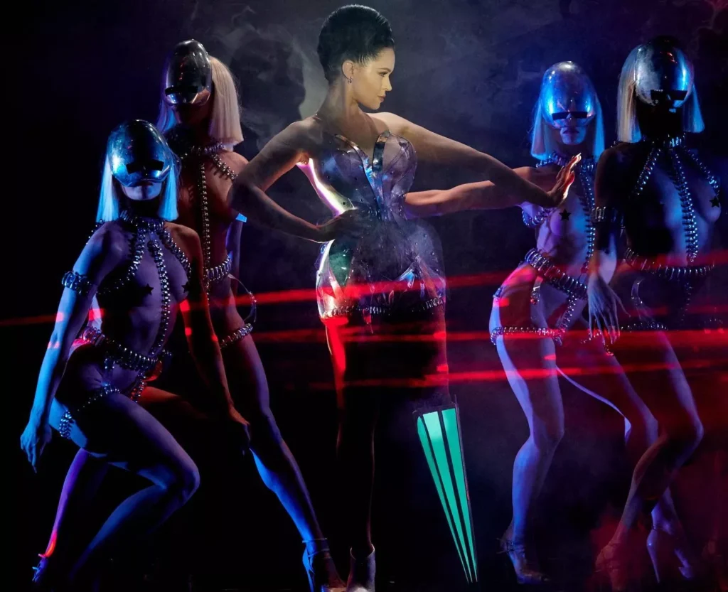 9 Romantic Places in Paris: Stunning, Timeless Spots Every Couple Will Love 10 Sparkle at a Parisian Cabaret