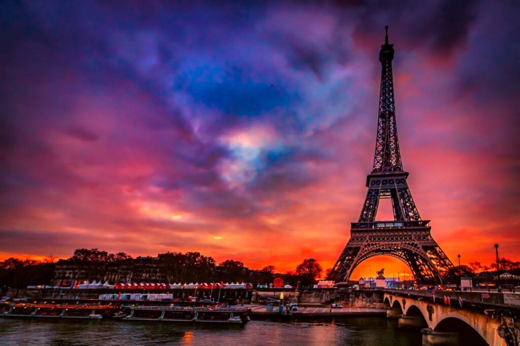 9 Romantic Places in Paris: Stunning, Timeless Spots Every Couple Will Love 6 romantic places in Paris