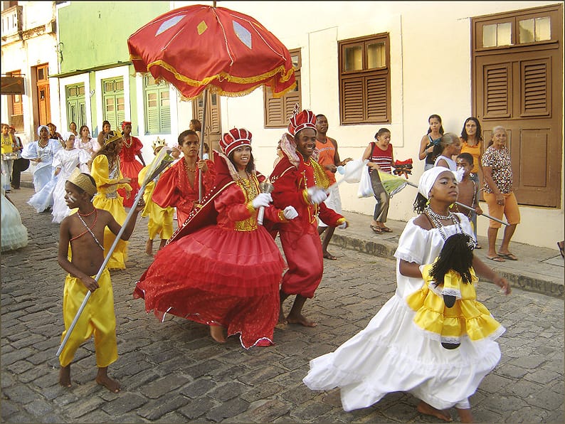 Brazilian Traditional Dance: 7 Iconic Brazilian Dance & Afro Brazilian Styles 10 Maracatu