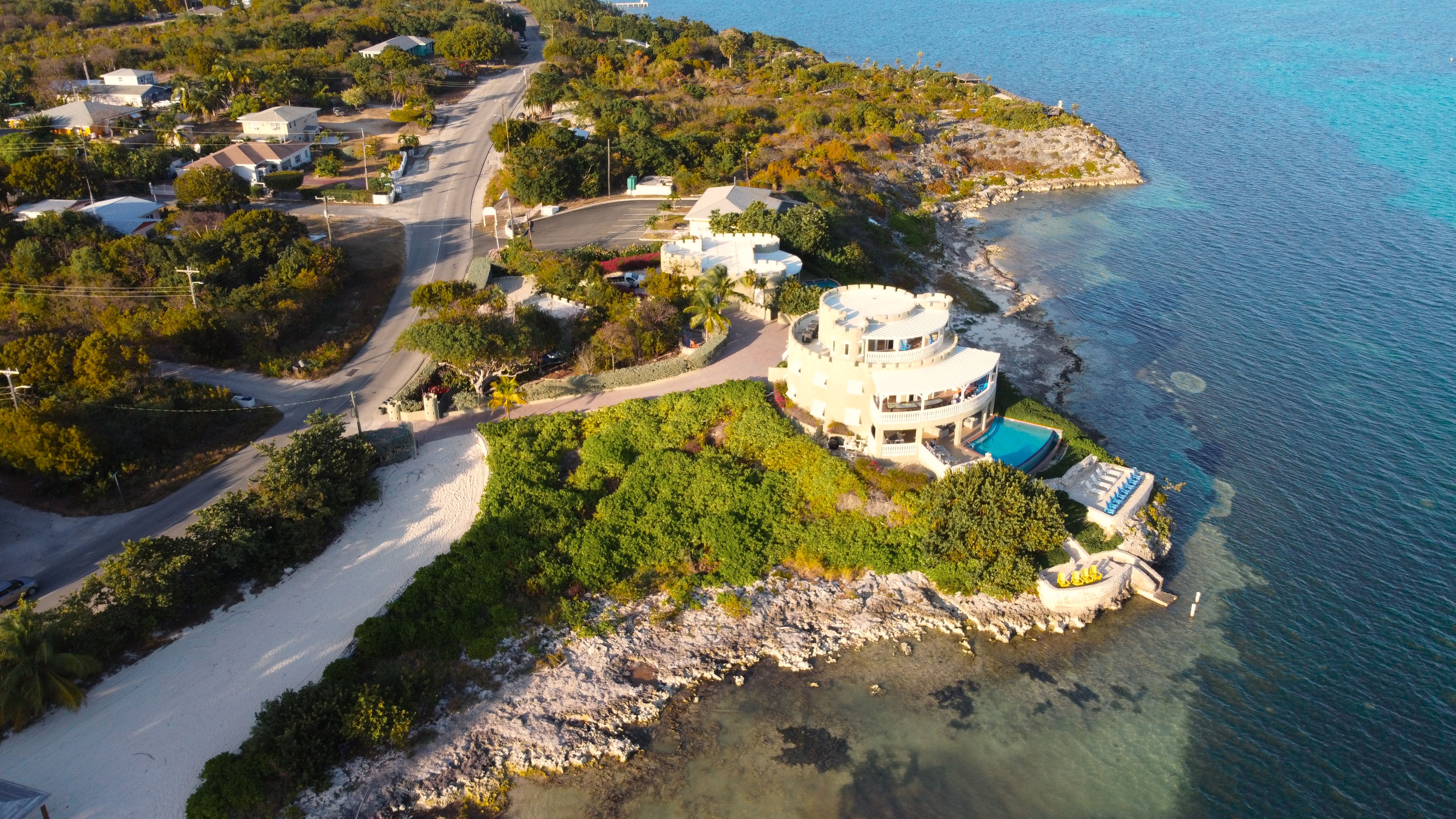 Cayman Islands vs Bermuda – Which Caribbean Paradise Is Better for Your Vacation?