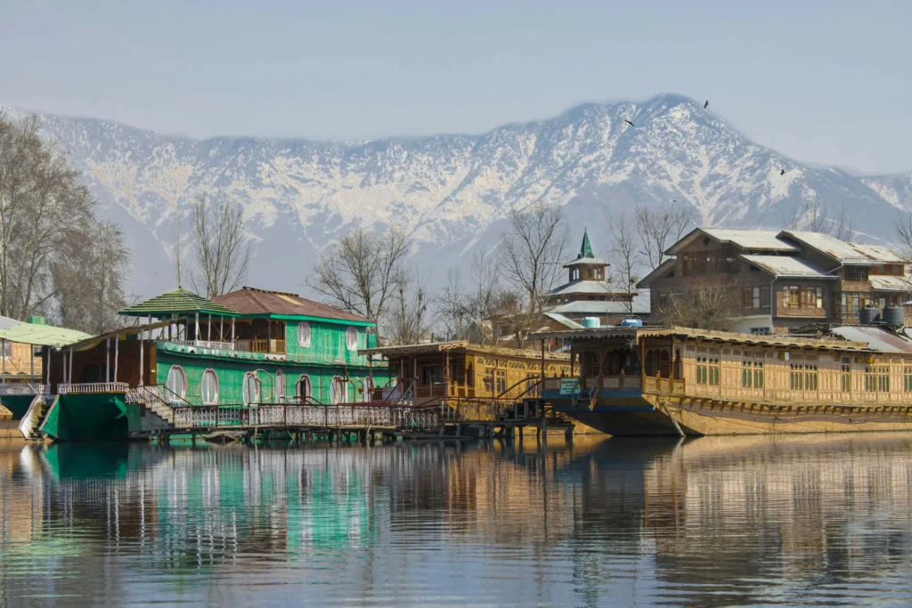 places to travel in Kashmir