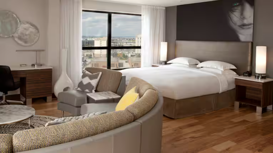 Hilton Toronto Airport Hotel & Suites