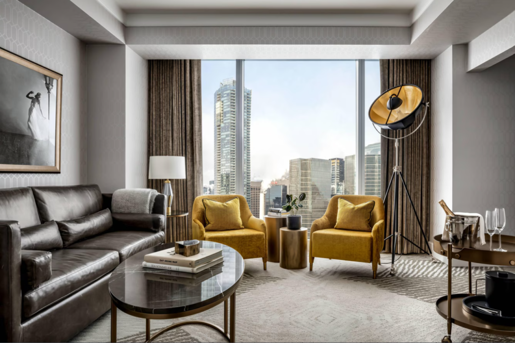 where to stay in Toronto downtown