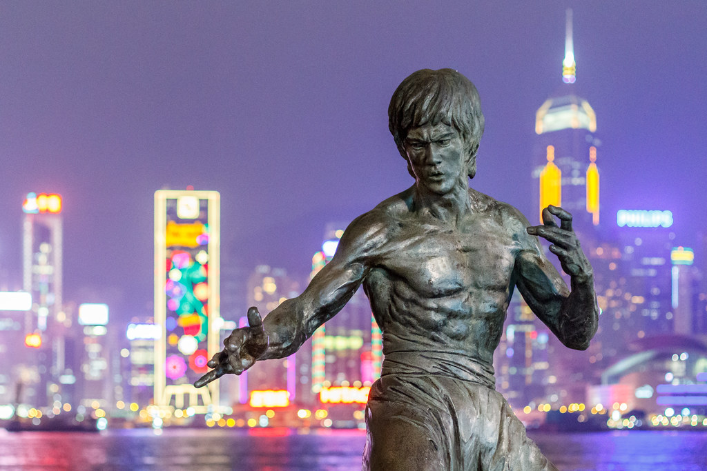 the avenue of the stars bruce lee statue