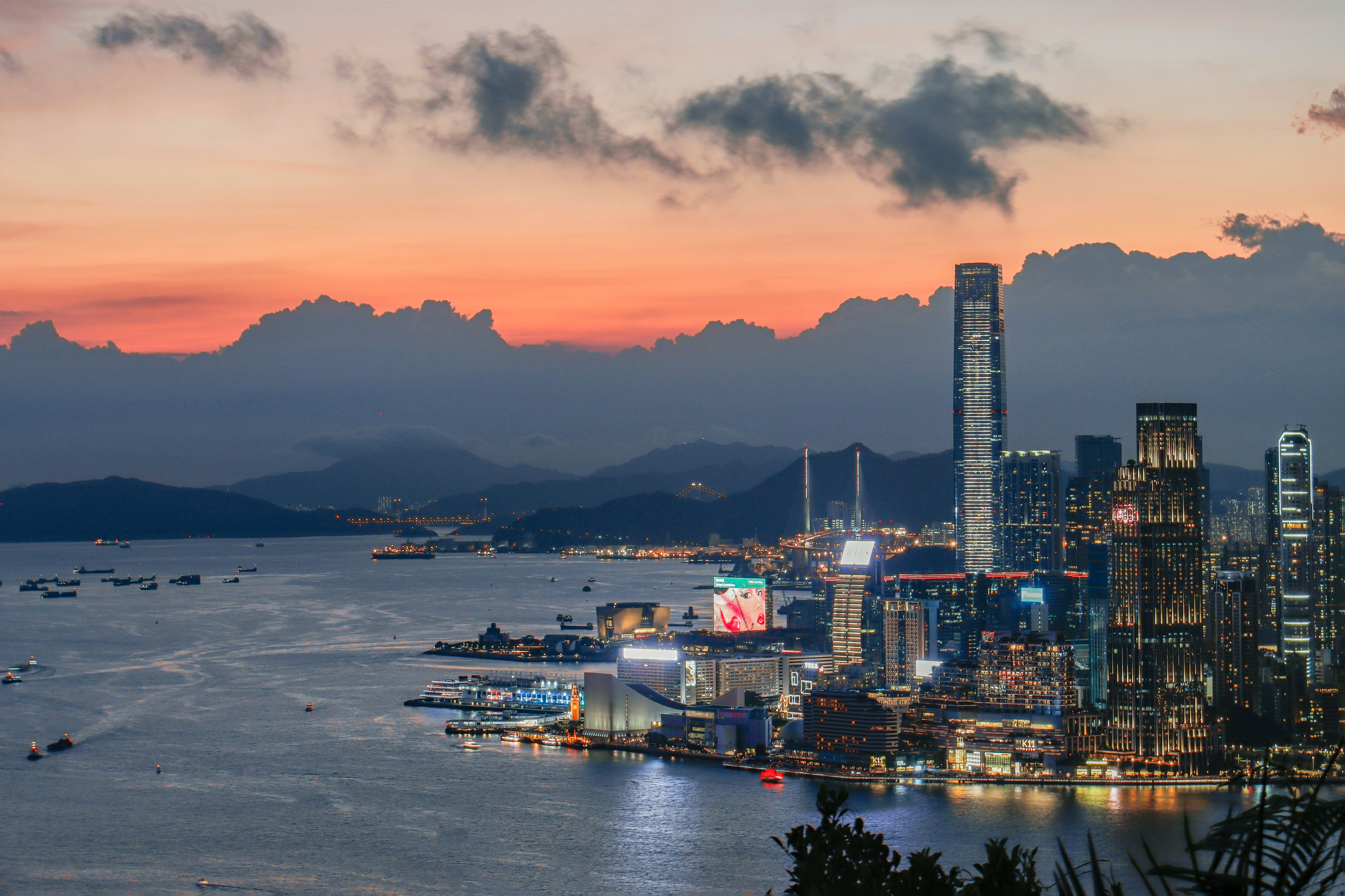 Hong Kong Island: The Ultimate Guide to Attractions, Beaches, Food & Culture