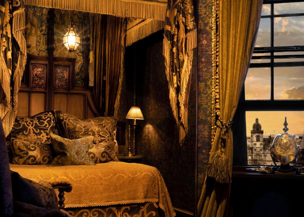 hotels near Edinburgh Castle