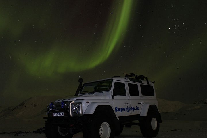Super Jeep northern lights tour Iceland