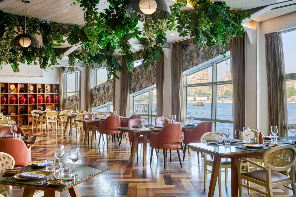 Four Seasons Hotel Cairo at The First Residence